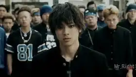 浴血黑帮女神竟是卧底丹尼被汤米枪决假手死后派往伦敦工作
