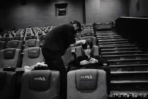 满屏易烊千玺太好磕了