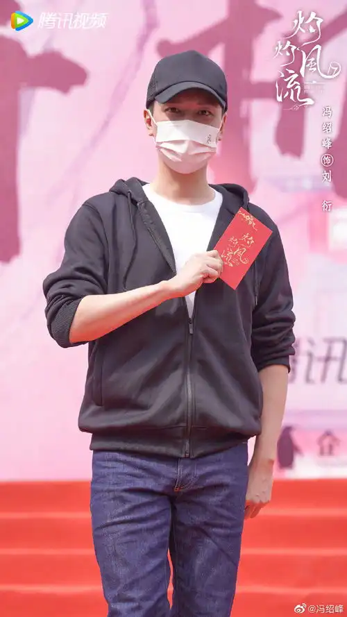 赵丽颖分享美照甜如初恋,冯绍峰新剧杀青受期待
