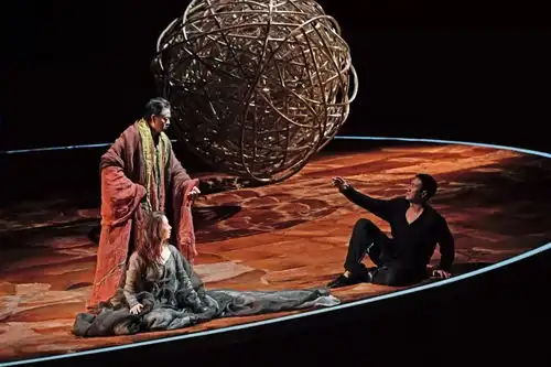 遇见史上最硬汉的哈姆雷特
