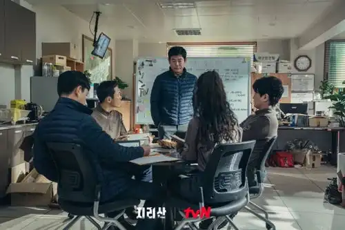 全智贤回归韩剧,进山捉鬼悬疑丛生,还玩扑街了