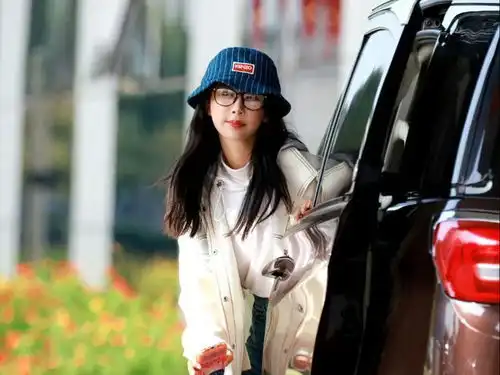 9月29日,杨紫,一组照片暴露了自己最新近况