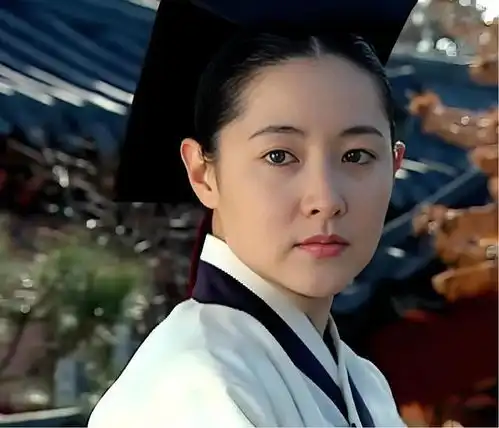 54岁李英爱豪宅内种菜,看起来像30岁出头,素颜更显清冷气质
