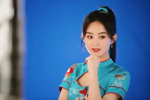 赵丽颖美食大片造型封神穿旗袍颜值狂飙,这身造型赢了时尚大片