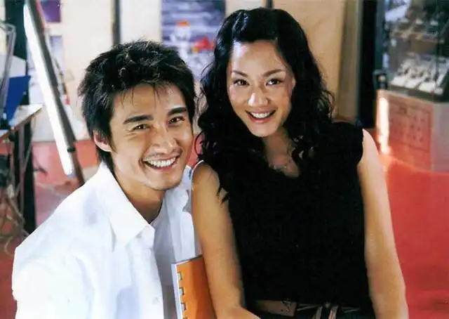 胡兵晒剧照为瞿颖庆51岁生日风雨相伴30年,止于恋情高于友情
