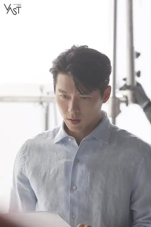 玄彬有望演机密同盟2玄彬新造型和爱的迫降差好多,粉丝以为是祖父
