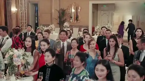 恋爱先生程皓竟然拉着顾遥从晚宴里逃了出去,留下江疏影独自一人
