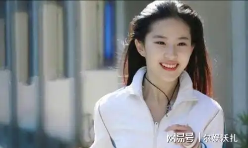 剧组刘亦菲调侃天天探班,陈妍希高情商化解,陈晓回答给足安全感
