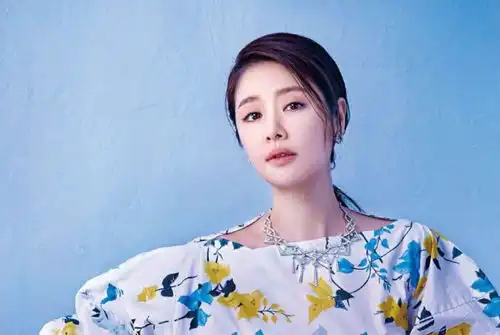 在林心如19岁还可爱超萌的时候,杨幂已经撩人撩到骨子里了,心动