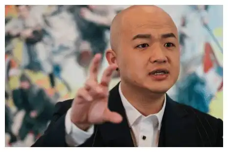 包贝尔直言是混血儿,原以为在开玩笑,看到童年照片我信了
