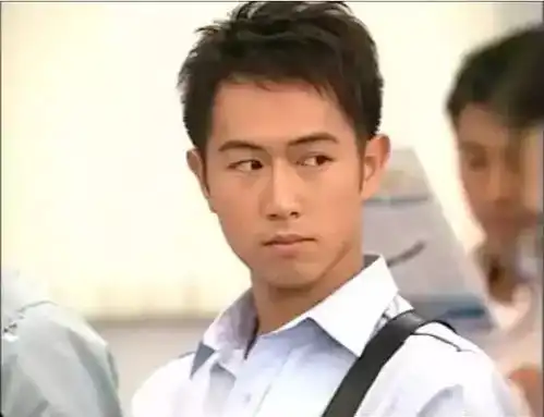 他有张标准的香港美男脸,拥有最帅皇帝称号,却是让狗仔最失望的明星