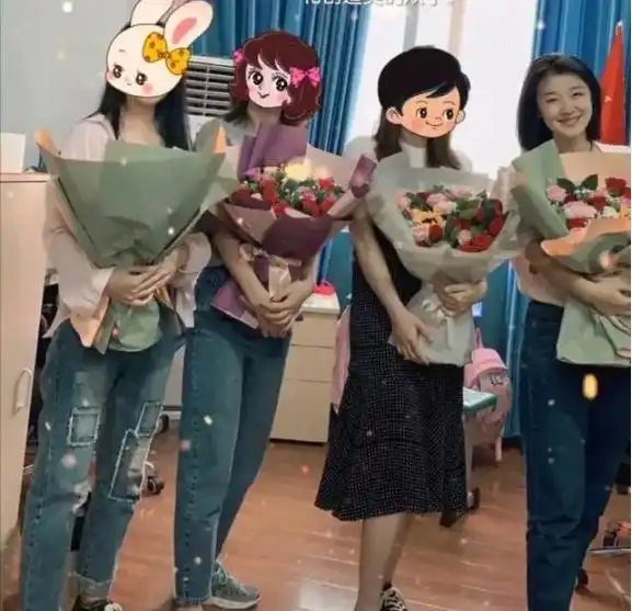 莲蓉包已长大成人,现已结婚生女,现在是一位人民教师