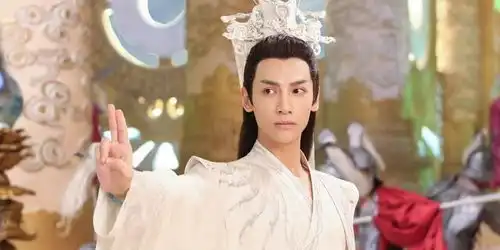月上重火开播在即,罗云熙古装扮相依旧惊艳