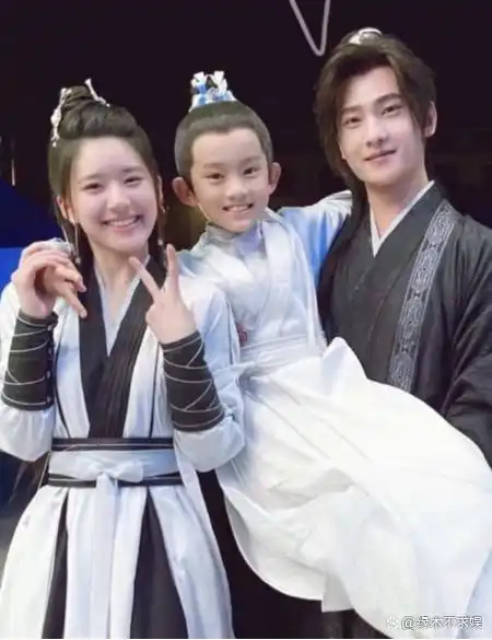 且试天下首播成绩平平,观众褒贬不一,被吐槽最多的是这一点
