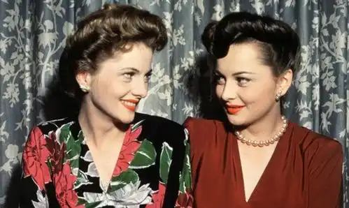 又一位104岁传奇女星去世曾两次获奥斯卡影后,去年还骑自行车
