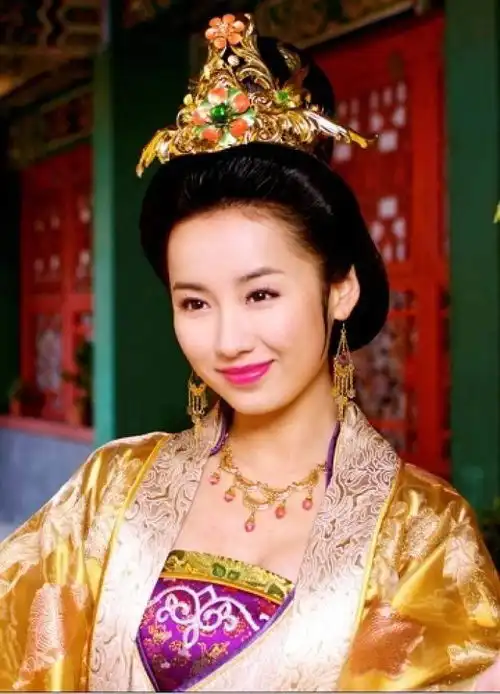 8位脖子戴花的古装美人,王艳郑爽上榜,被赵丽颖惊艳了
