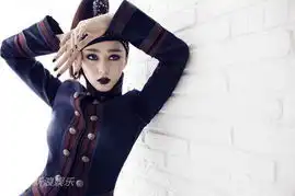 范冰冰麦田女城主变时尚娇娃
