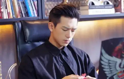 杨紫和李现再次同框,再现佟年深情望着韩商言,李现台词进步太大