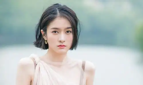 她不小心将妹妹带进了演艺圈,如今妹妹红遍全国,而她却不温不火
