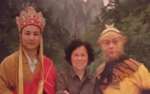 农村土豪投资500万重拍西游记,为了省钱,连盒饭都吃得很寒酸
