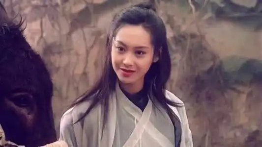 大话西游中的紫霞仙子,神话中的露娜,都是勇敢追求爱情的人
