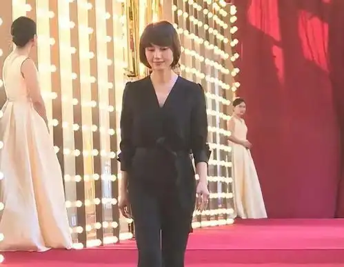 袁泉和吴越美在哪里她俩保守又朴素的红毯造型是对红毯的不敬吗