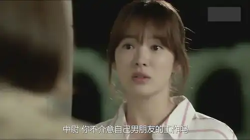 太阳的后裔姜暮烟请教尹明珠的爱情观,发现自己对待感情不够勇敢
