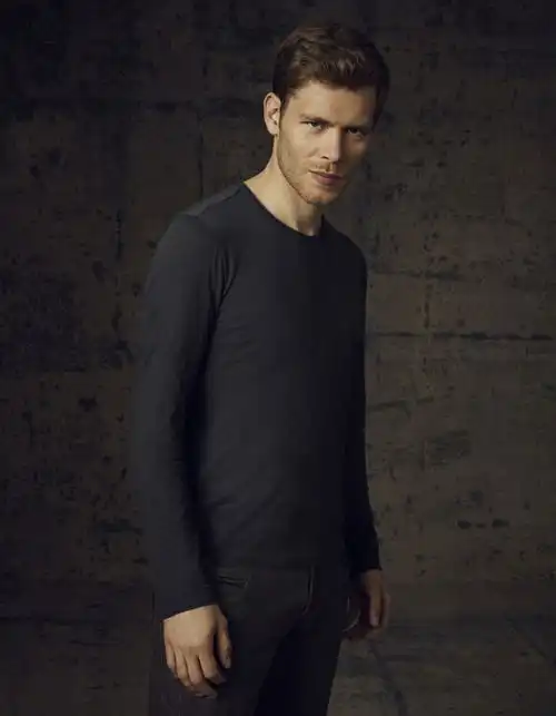 这个吸血鬼高酷帅血族美男大pk李准基被赞高度还原