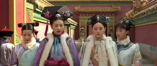甄嬛传最新穿帮镜头,看完笑到扶墙,导演拿八倍镜看的剧吧

