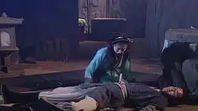 射雕英雄传灵智上人叫嚣黄药师,却被直接扔到海里