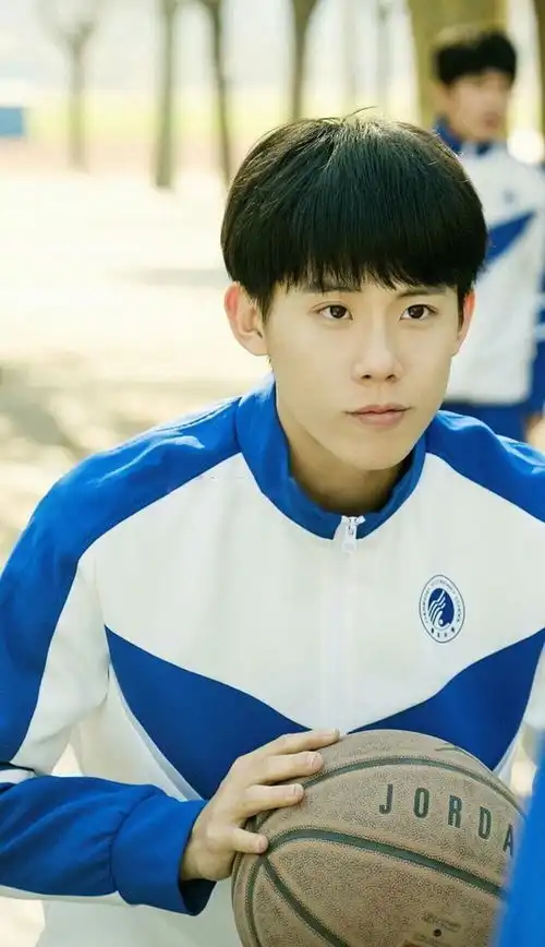 小欢喜周奇疑似恋情曝光女方系中传20级学妹
