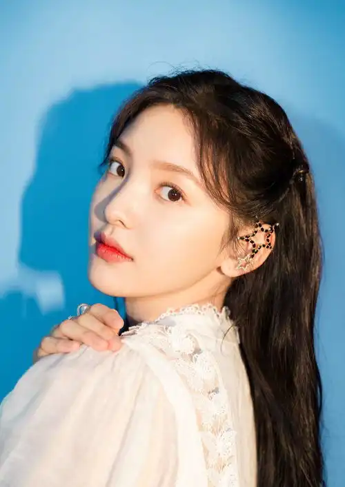 悲伤逆流成河中她是顾森湘,今穿蝴蝶v领裙,比宋茜更显清纯