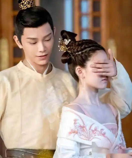 有种整容叫赵露思换现代装,露出小腿后,网友有1米6
