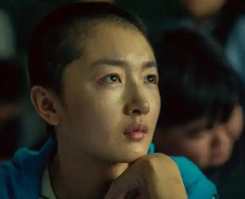 少年的你终于定档,易烊千玺最新剧照曝光,有他在票房不用愁
