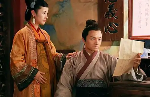 神雕侠侣里,郭靖因何表现太普通,也许杨过早已读懂他
