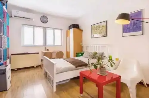 80后北漂男蜗居胡同,说房子是别人的但生活是自己的,照样快乐生活