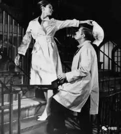 今年风衣要这样穿才时髦