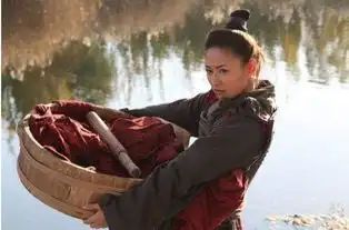 刘亦菲的花木兰被吐槽眼神空洞,最要命的就是侯梦瑶的烟熏妆了