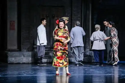 遇见宁波有戏岑颖当名著站上舞台话剧四世同堂观后