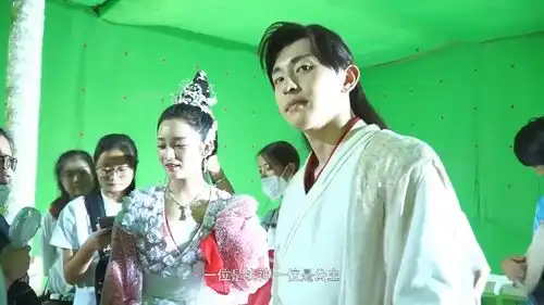 香蜜沉沉烬如霜花絮邓伦挑战十米跳台,第一次落地就摔倒
