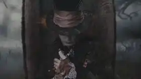 很多东西都是长大后才明白,喜欢一个人不需要理由,就像乌鸦像写字台
