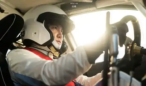 飞驰人生2剧照曝光,原来张弛没有死,还去驾校当了教练