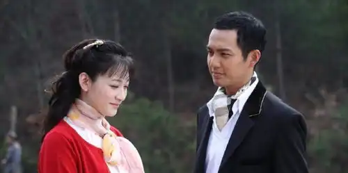 爱玩姐弟恋的谭松韵,这次与46岁大叔搞暧昧,却很有cp感
