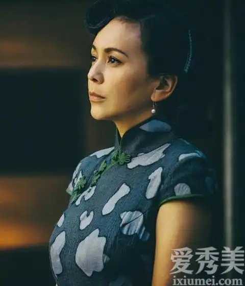 深雨重现了雪阿姨王琳的复古妆容