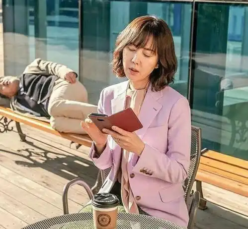 她是天桥风云的朴秀儿,50岁站稳韩圈,竹马张东健默默家中蹲