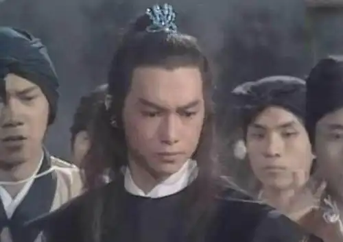 他是早年香港武侠人物的代表,两次婚姻均破裂,最后孤独猝死