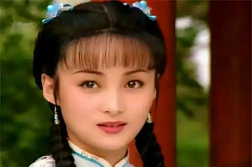 蒋勤勤不愧是古装美女的标准,演过的古装角色,一个比一个更美艳
