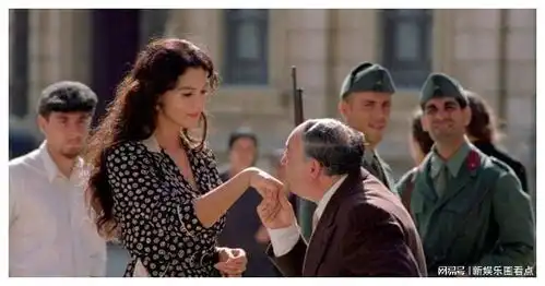 事实证明,社会背景在家庭关系的电影中有着重要的地位