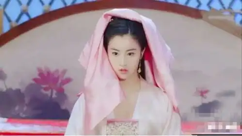 新版小龙女当初被吐槽,现在换了一个造型,清新淡雅美到无可挑剔
