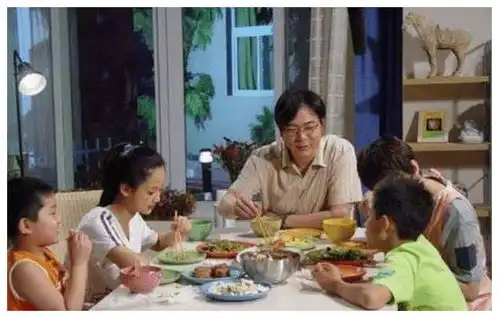 还珠格格饭菜是假的,家有儿女也是假的,只有这部剧饭菜是真的